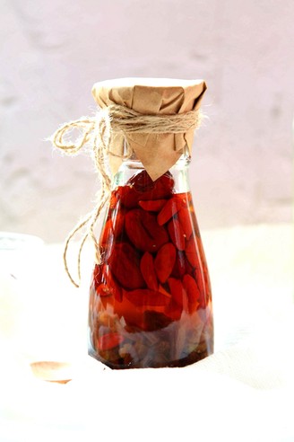 葡萄干红枣醋的做法