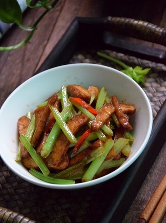 芹菜炒香干