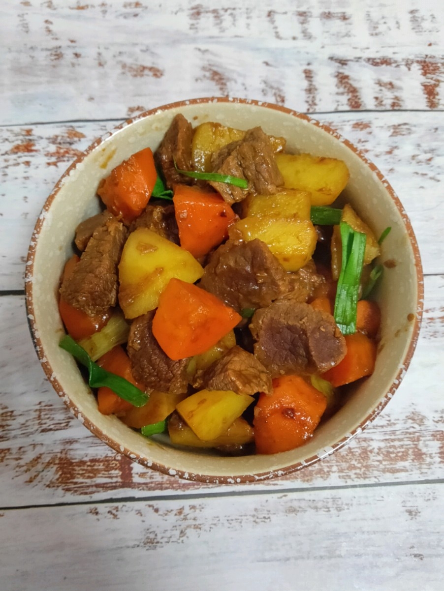 牛肉炖土豆的做法