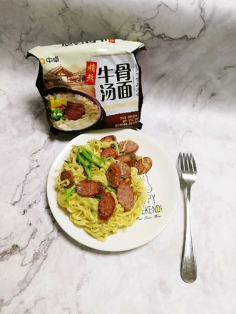 #中卓牛骨汤面#｜芝士肉肠炒面的做法