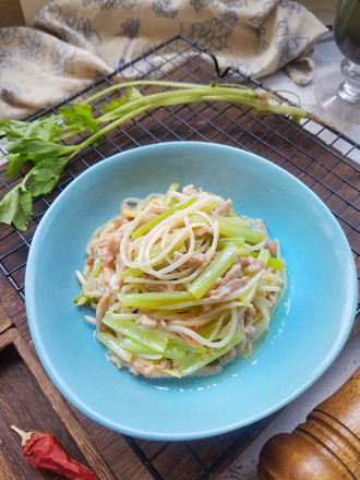 芹菜豆芽炒肉丝的做法