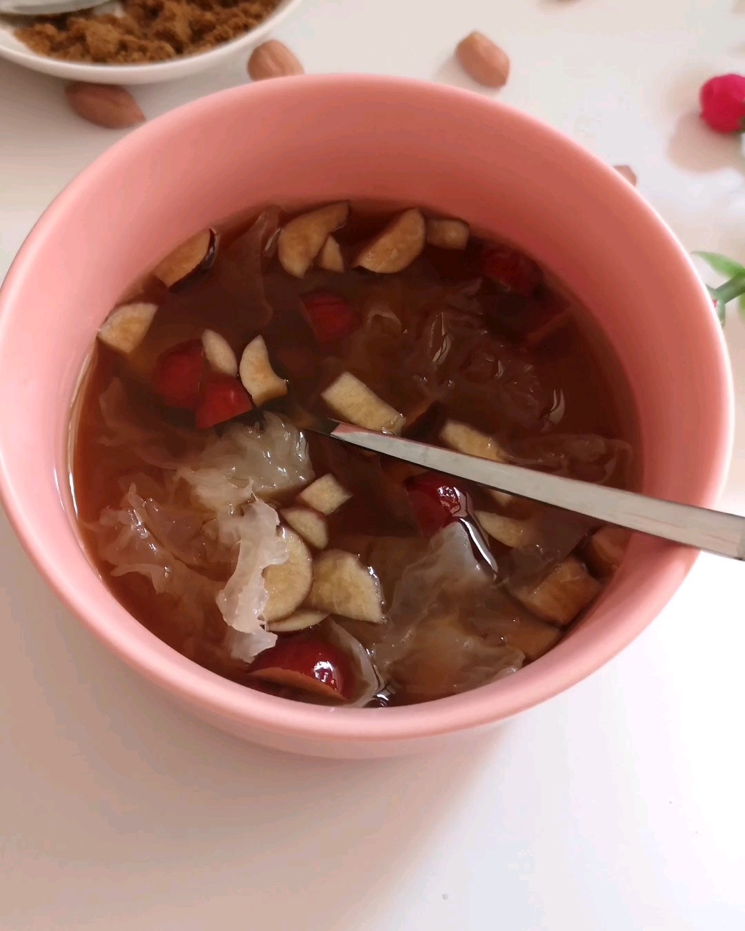 银耳花生红枣汤的做法