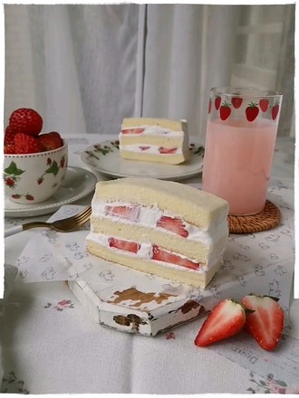 草莓切块奶油蛋糕的做法