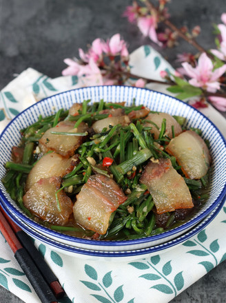 野芹菜炒腊肉