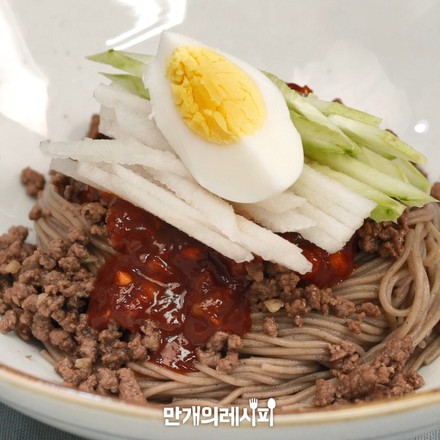 牛肉荞麦拌面