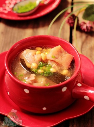 黄豆海带猪蹄汤的做法