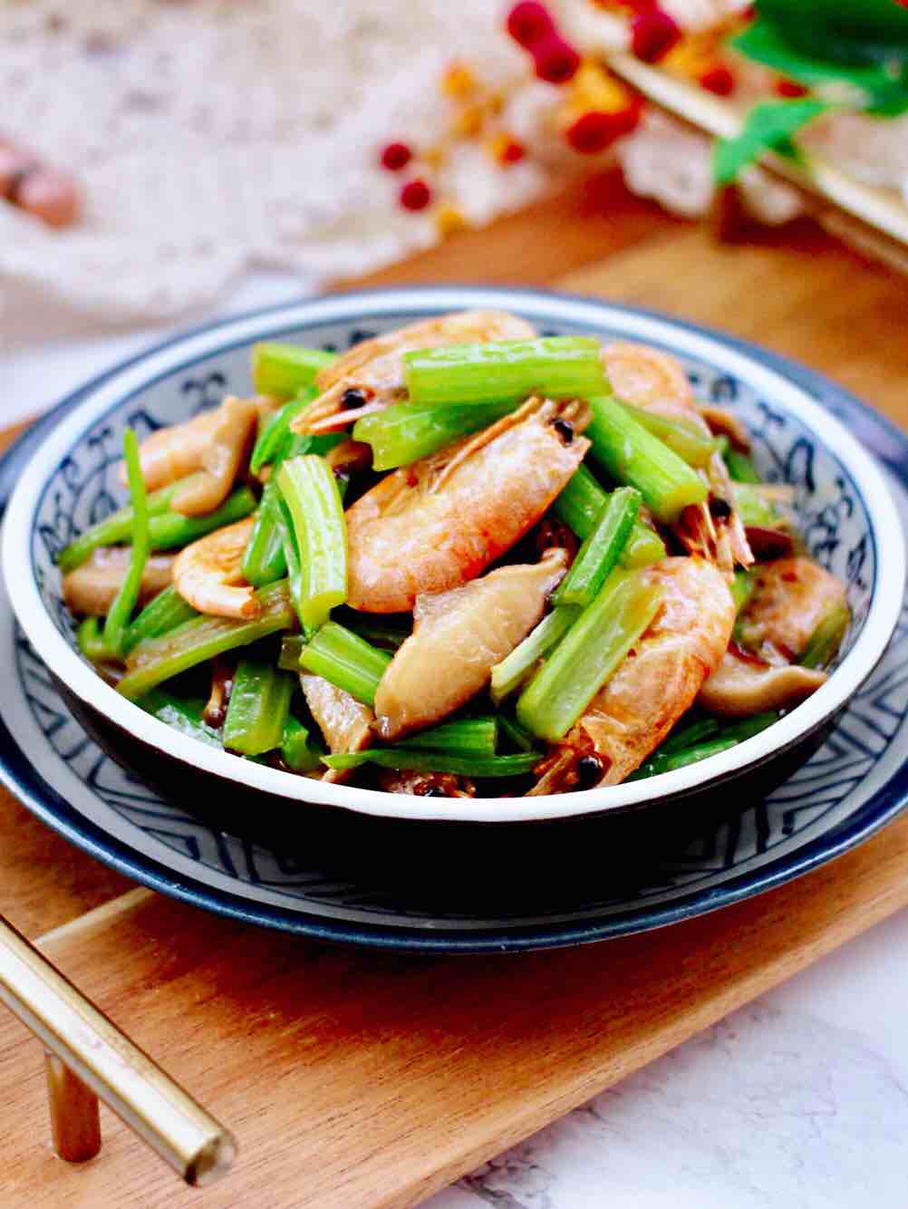 芹菜炒香菇