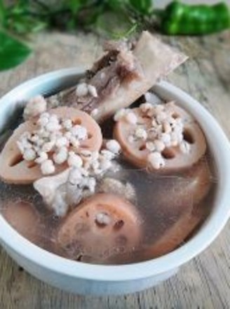 莲藕薏米骨头汤的做法