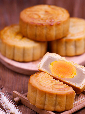 广式蛋黄莲蓉月饼的做法