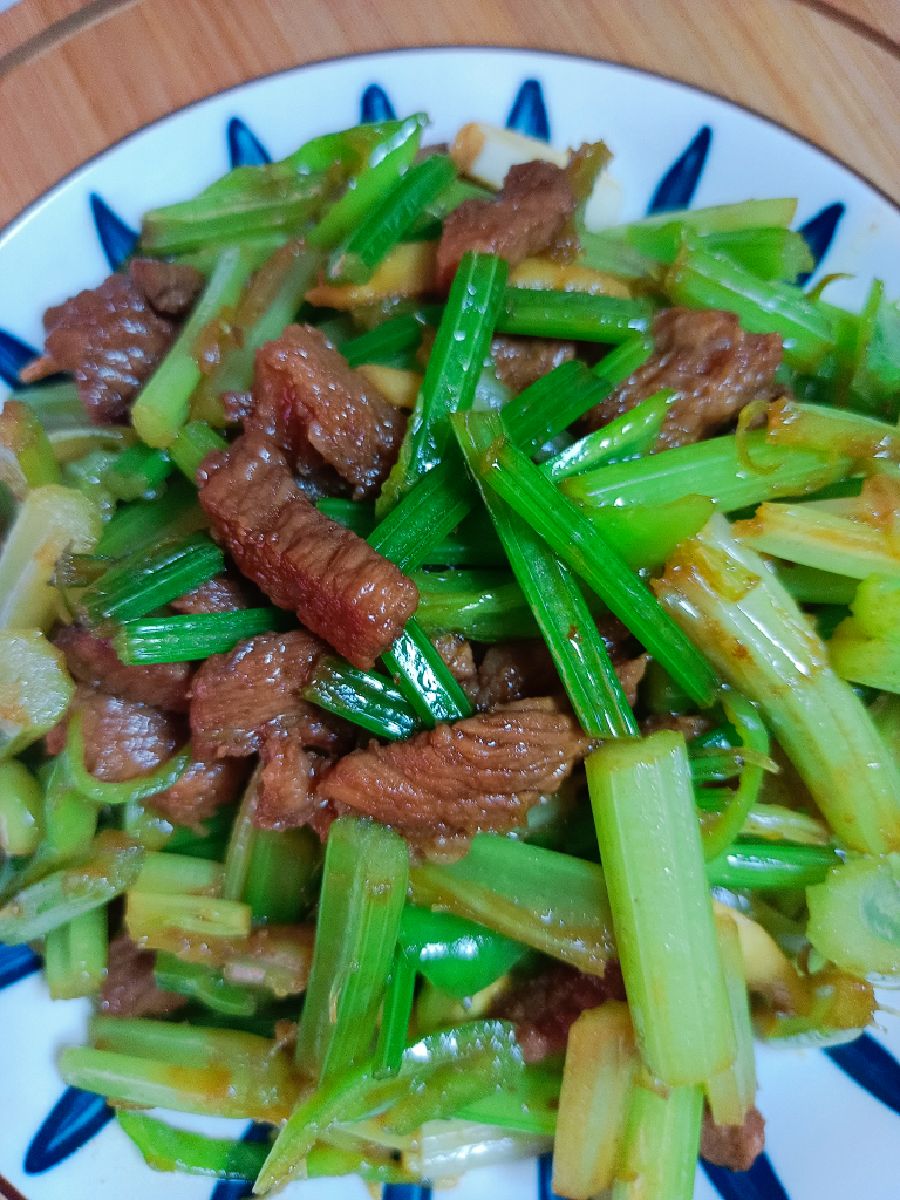 家常芹菜炒肉