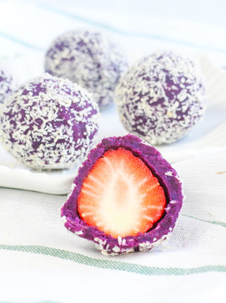 椰蓉紫薯草莓球的做法