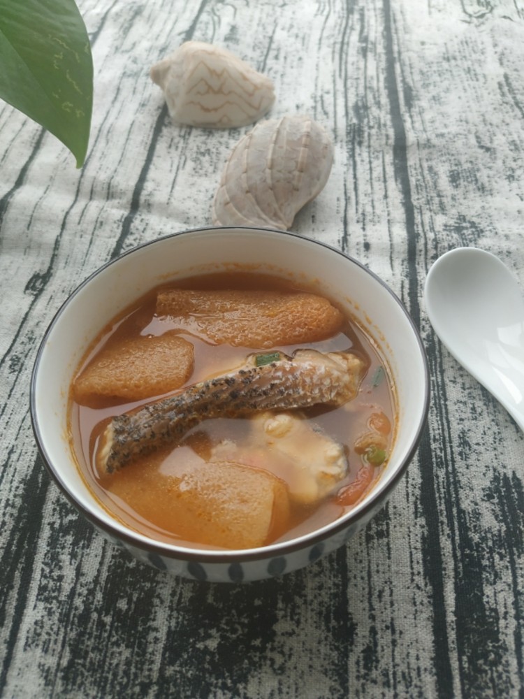 西红柿竹荪黑鱼汤的做法