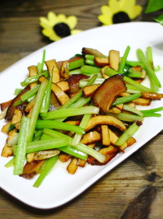 熏肉炒芹菜豆腐干