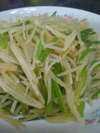 土豆丝炒芹菜