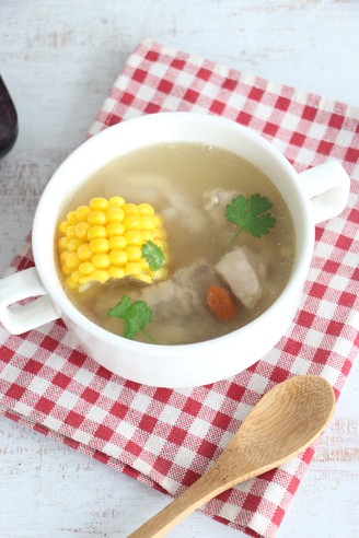 鲜美好喝的玉米排骨汤的做法