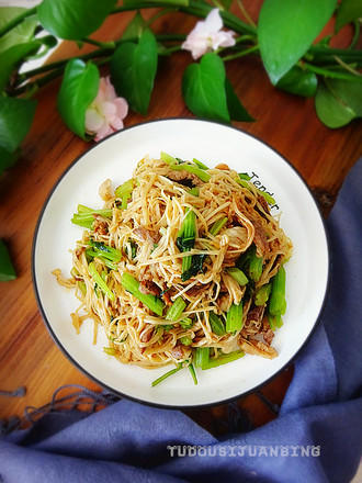 羊肉金针菇炒芹菜