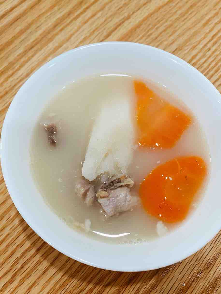 淮山红萝卜龙骨猪脚筋汤的做法