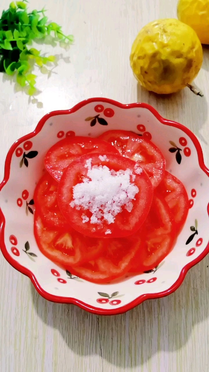 西红柿拌糖的做法
