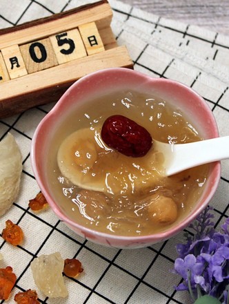 燕窝+桃胶皂角米炖银耳汤的做法